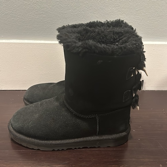 UGG BAILEY BOW II STRIPES BLACK AND WHITE SUEDE SHEEPSKIN SIZE US 3 - Picture 5 of 6